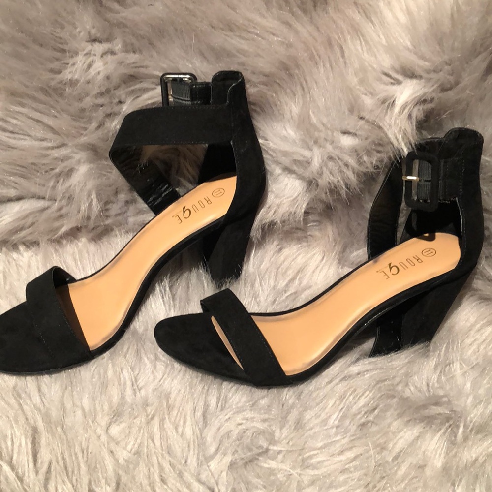 Heels - Picture 3 of 4